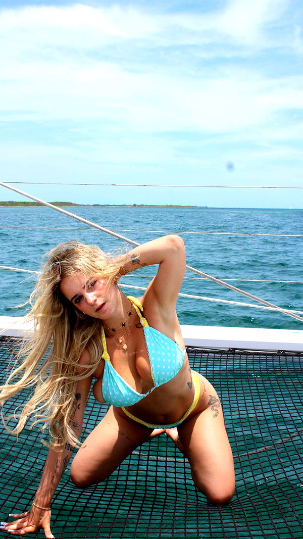 kaitlyn_krems snapchat image archive image