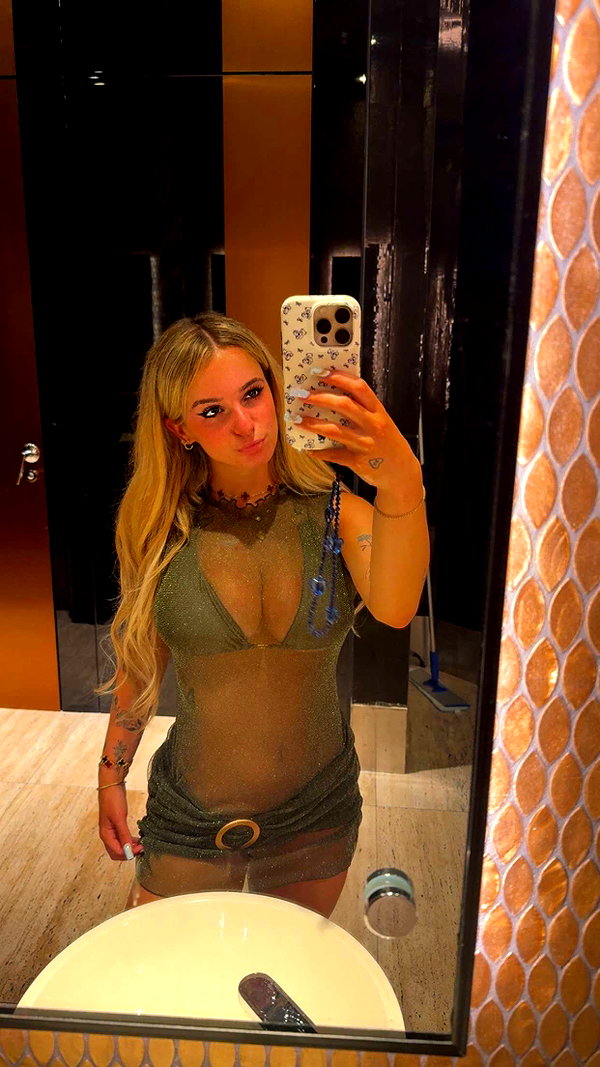 kaitlyn_krems snapchat image archive image