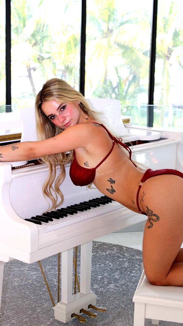 kaitlyn_krems snapchat image archive image