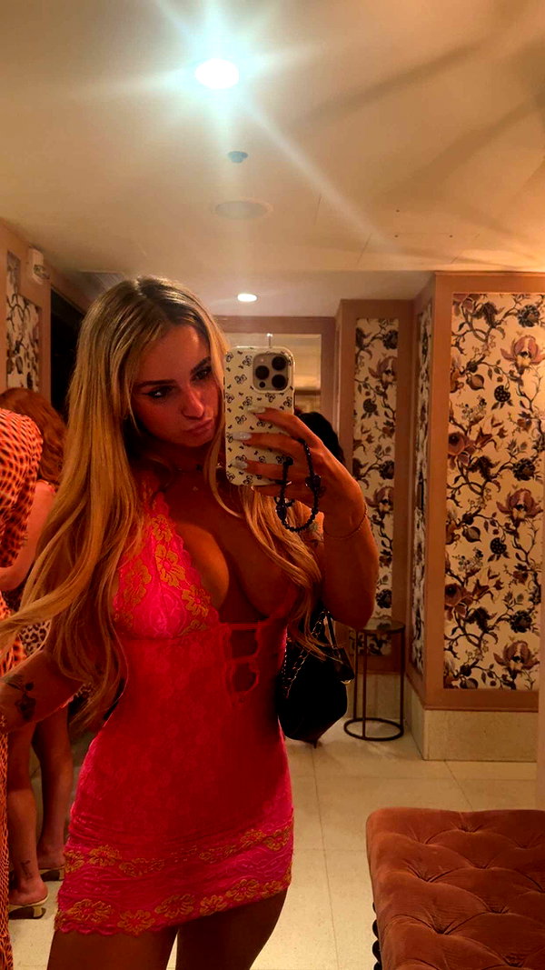 kaitlyn_krems snapchat image archive image