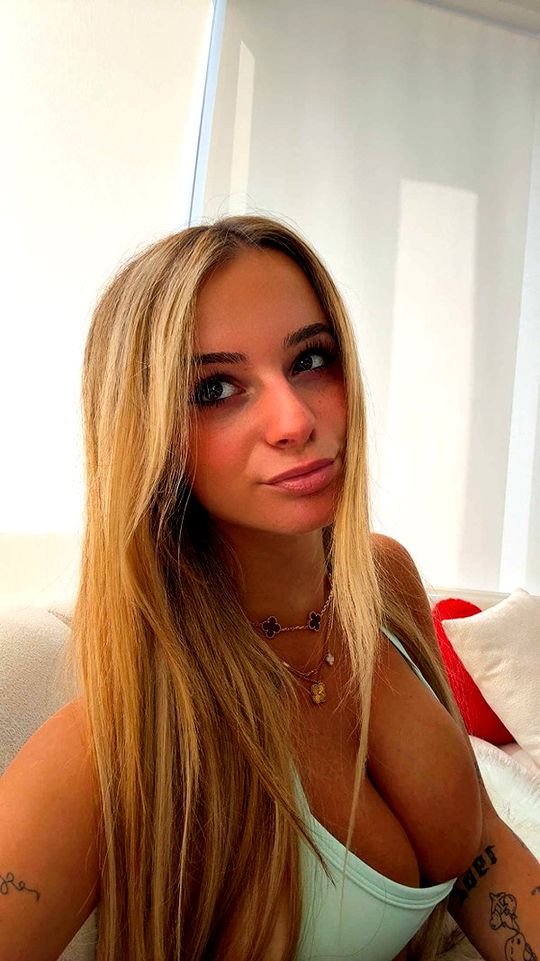 kaitlyn_krems snapchat image archive image
