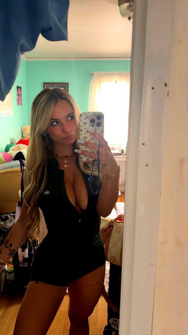 kaitlyn_krems snapchat image archive image