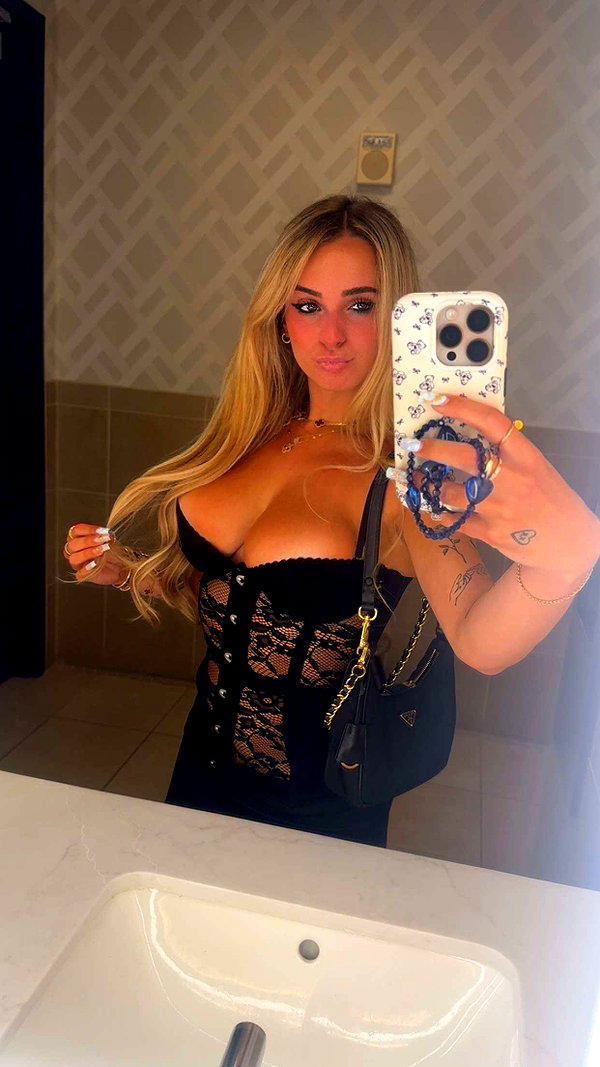 kaitlyn_krems snapchat image archive image