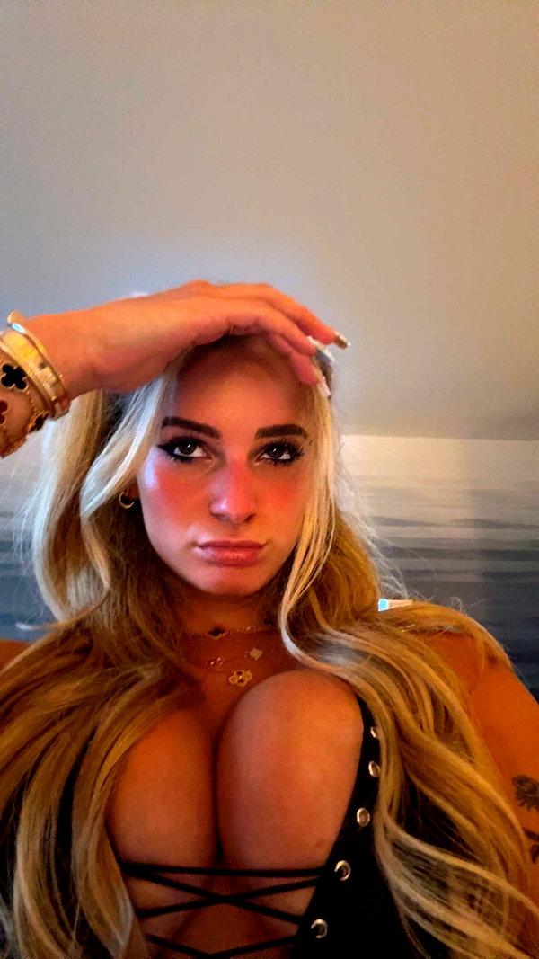 kaitlyn_krems snapchat image archive image