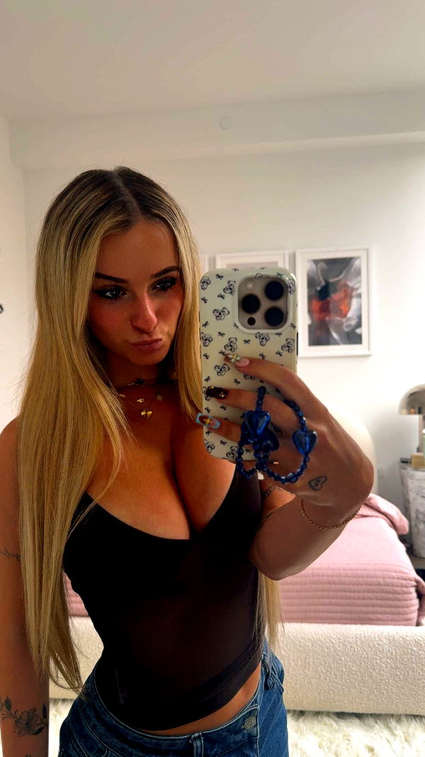 kaitlyn_krems snapchat image archive image