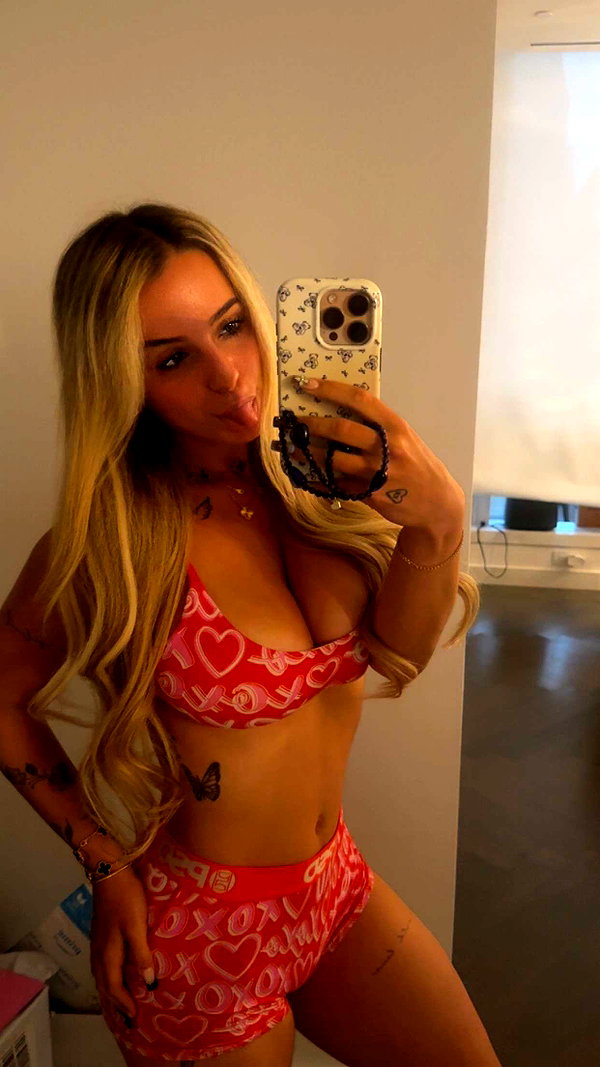 kaitlyn_krems snapchat image archive image