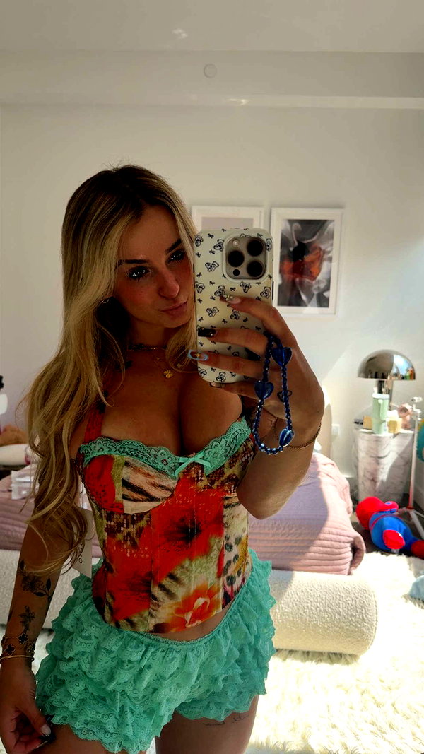 kaitlyn_krems snapchat image archive image