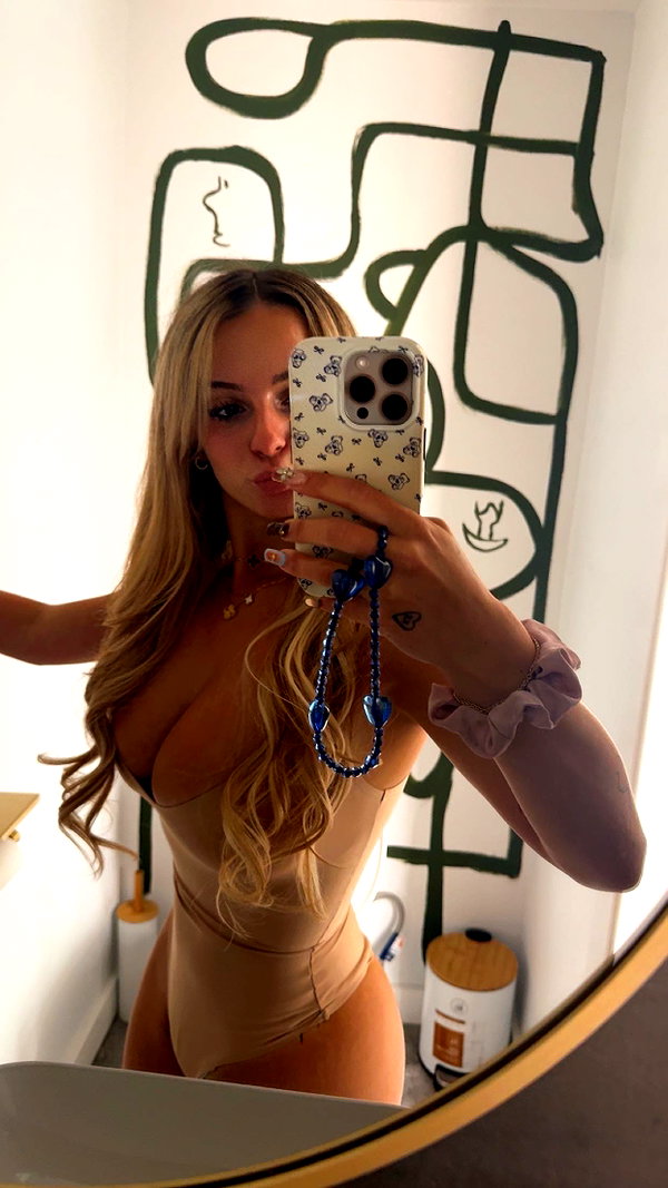 kaitlyn_krems snapchat image archive image