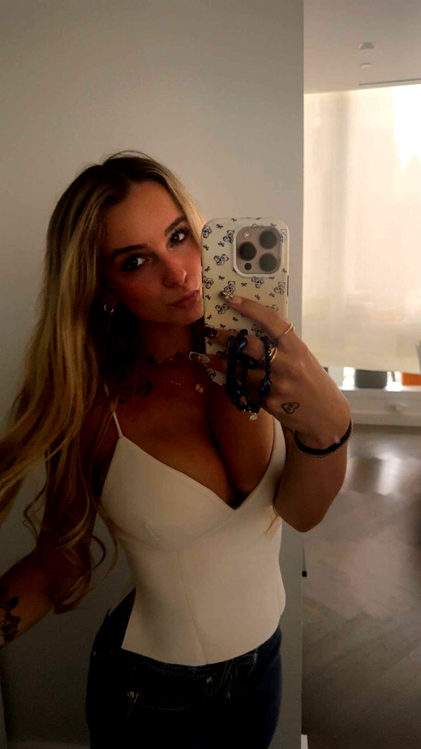 kaitlyn_krems snapchat image archive image