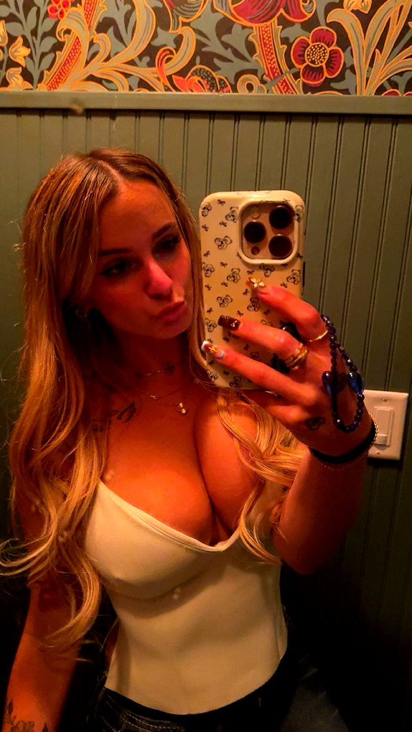 kaitlyn_krems snapchat image archive image
