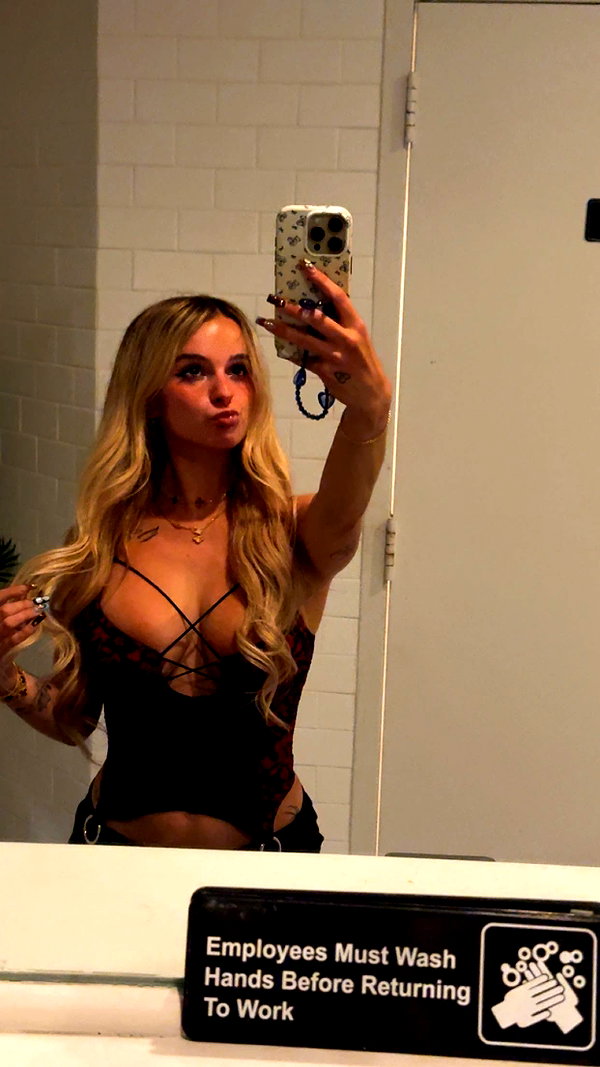 kaitlyn_krems snapchat image archive image