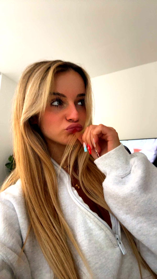 kaitlyn_krems snapchat image archive image