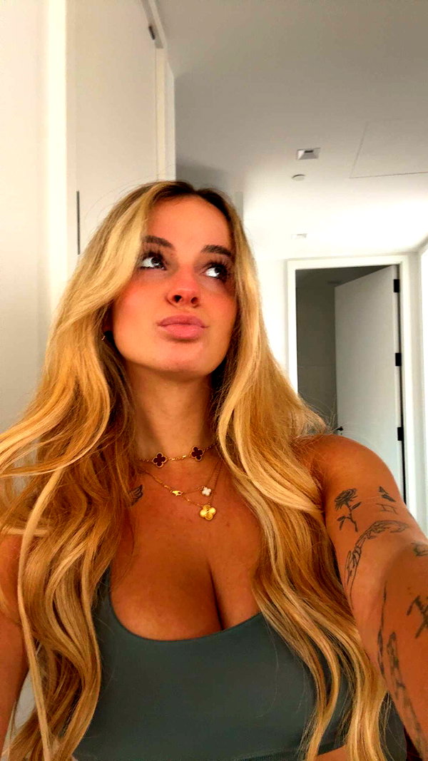 kaitlyn_krems snapchat image archive image