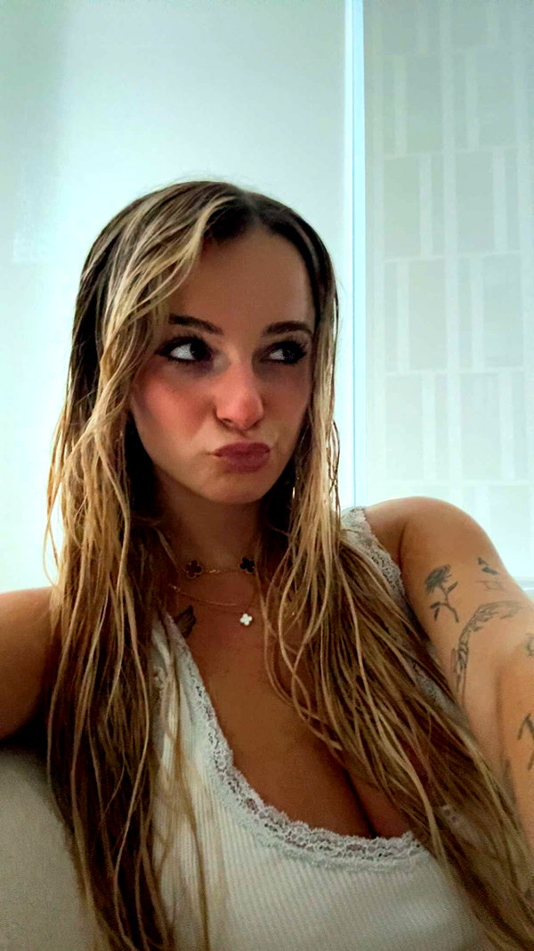 kaitlyn_krems snapchat image archive image