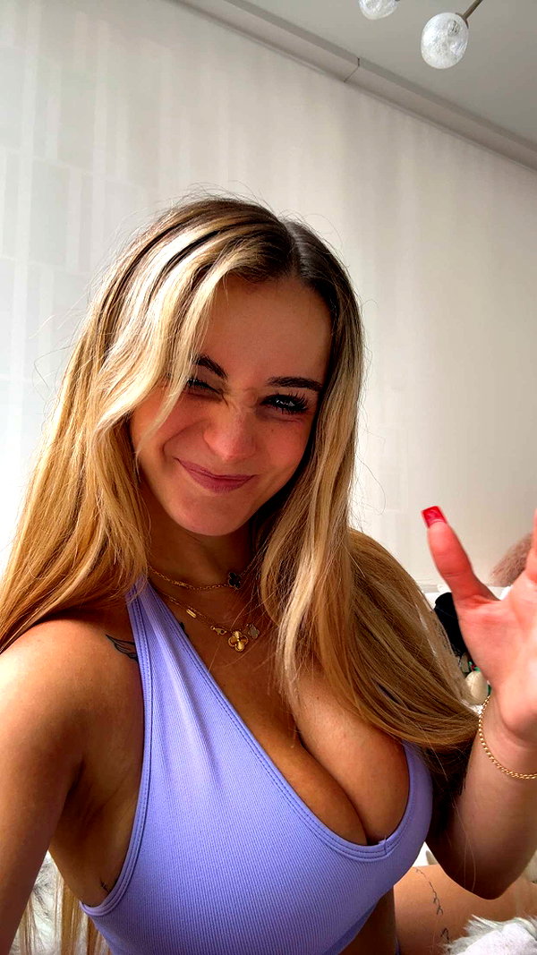 kaitlyn_krems snapchat image archive image