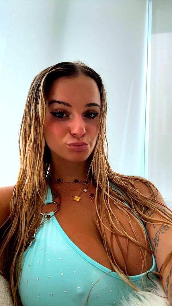 kaitlyn_krems snapchat image archive image