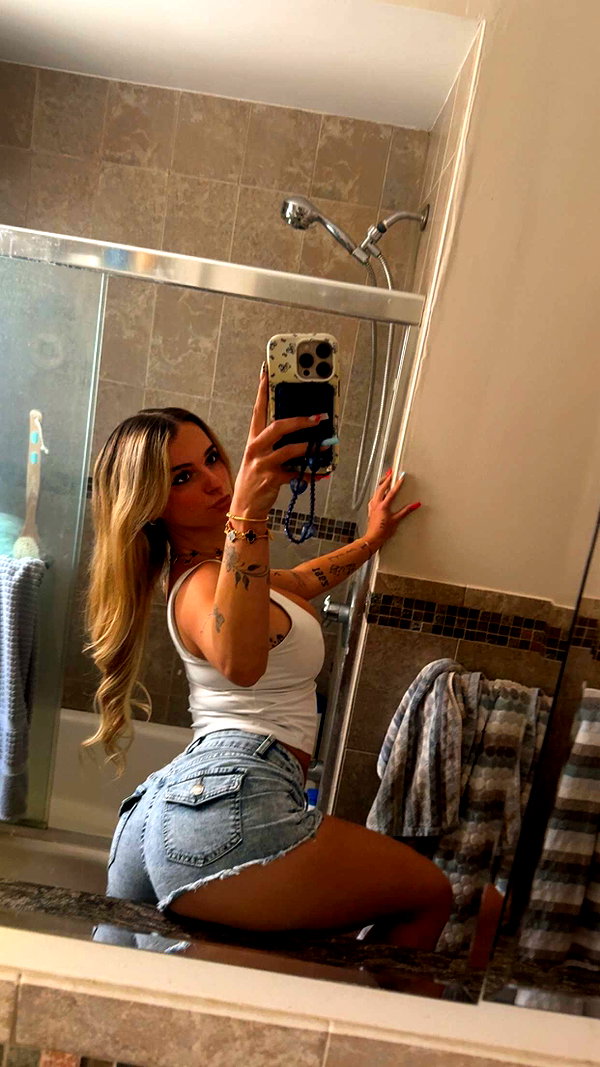 kaitlyn_krems snapchat image archive image