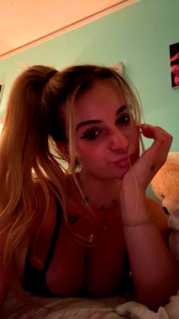 kaitlyn_krems snapchat image archive image