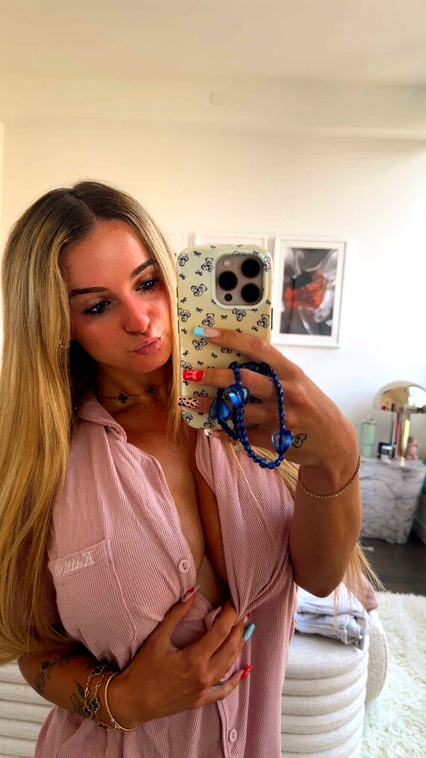 kaitlyn_krems snapchat image archive image