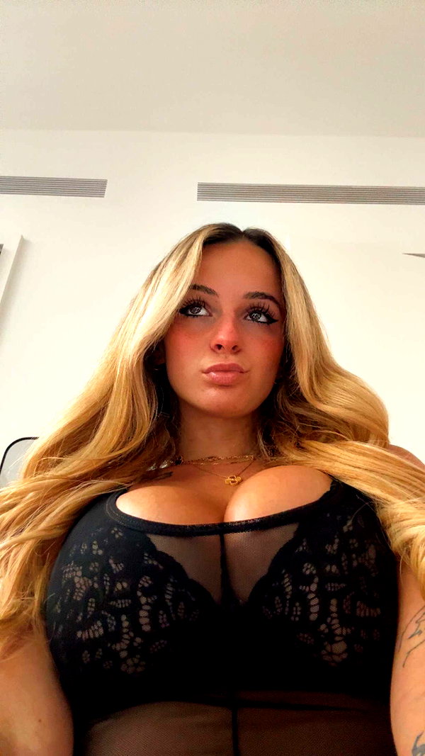 kaitlyn_krems snapchat image archive image