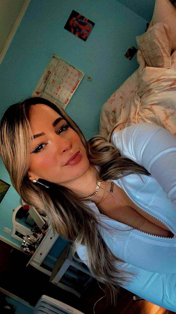 kaitlyn_krems snapchat image archive image