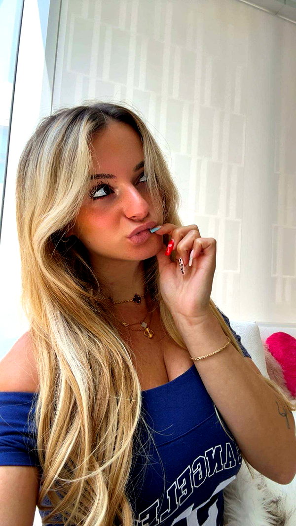 kaitlyn_krems snapchat image archive image