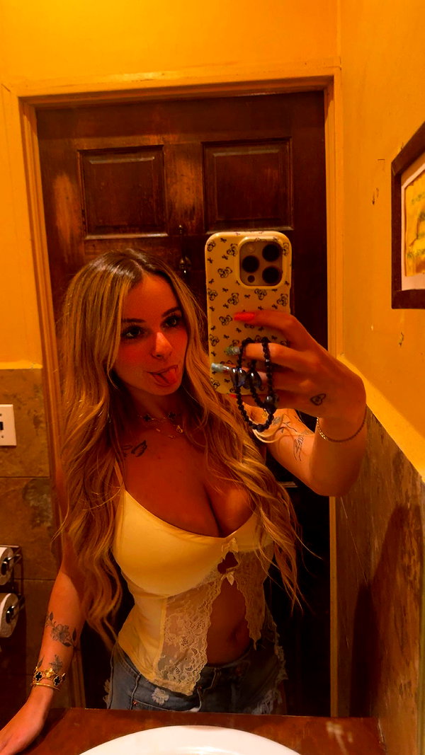 kaitlyn_krems snapchat image archive image