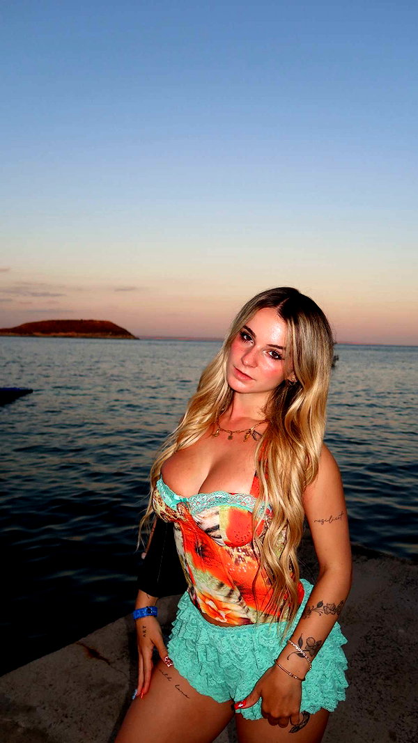 kaitlyn_krems snapchat image archive image