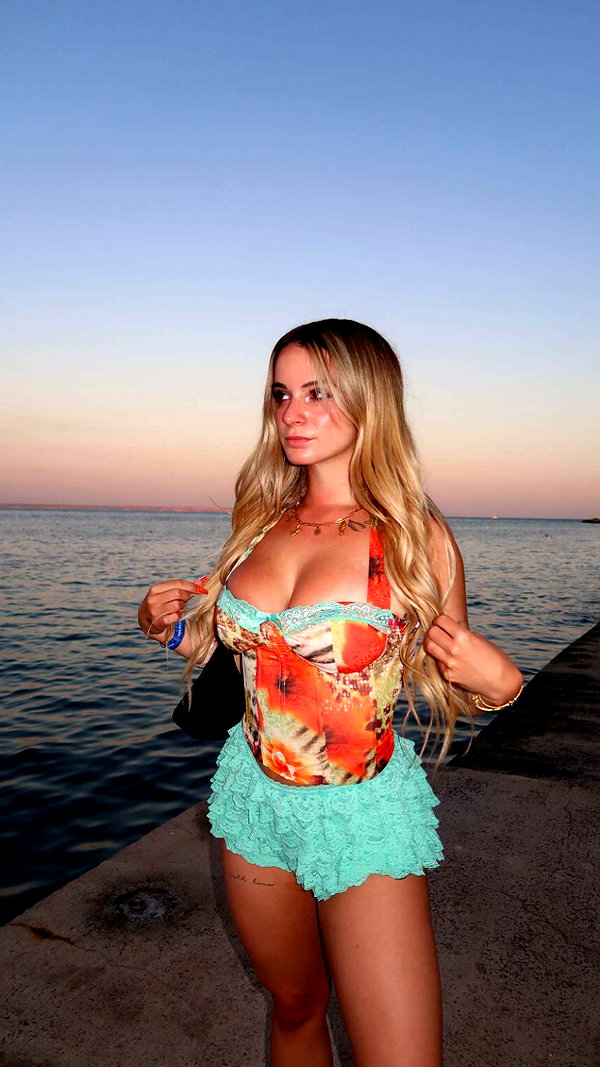 kaitlyn_krems snapchat image archive image