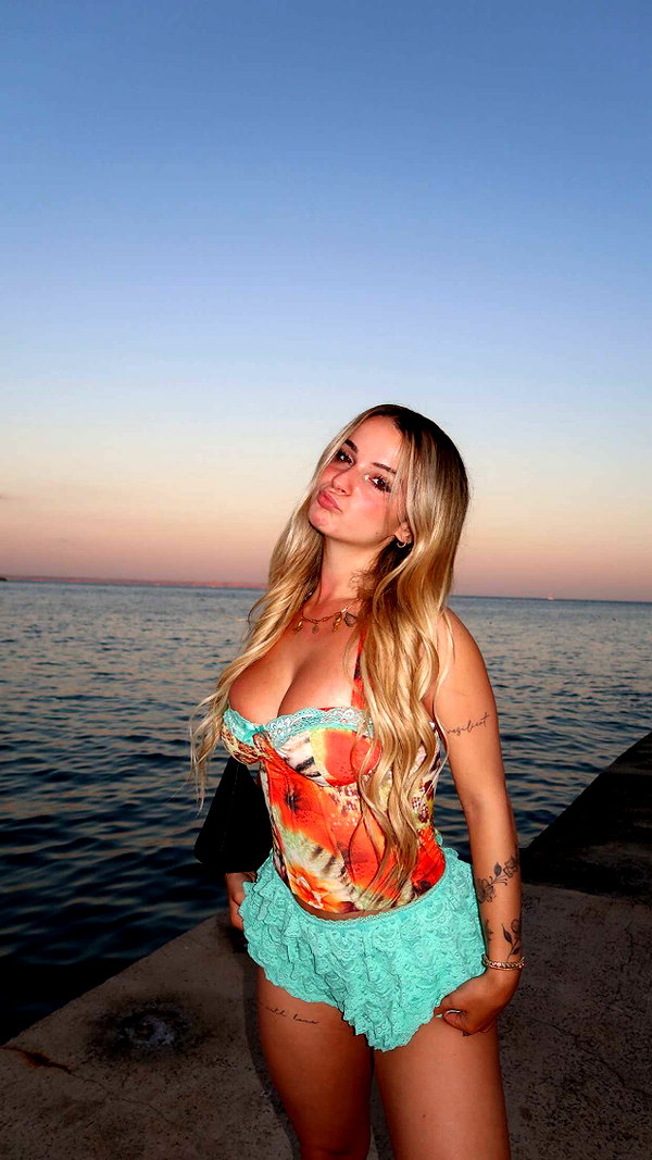 kaitlyn_krems snapchat image archive image