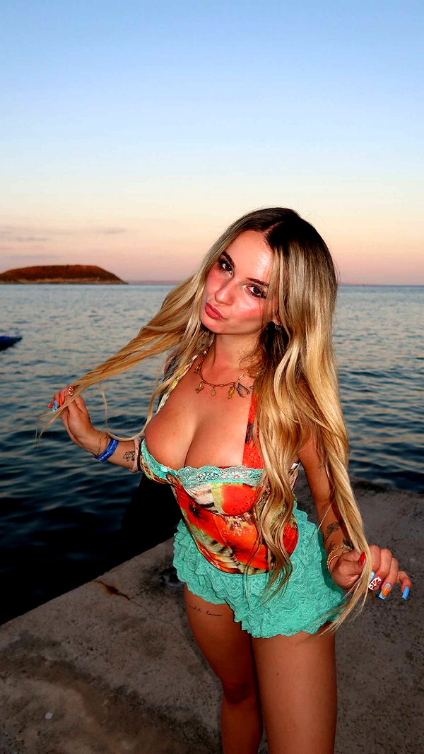 kaitlyn_krems snapchat image archive image