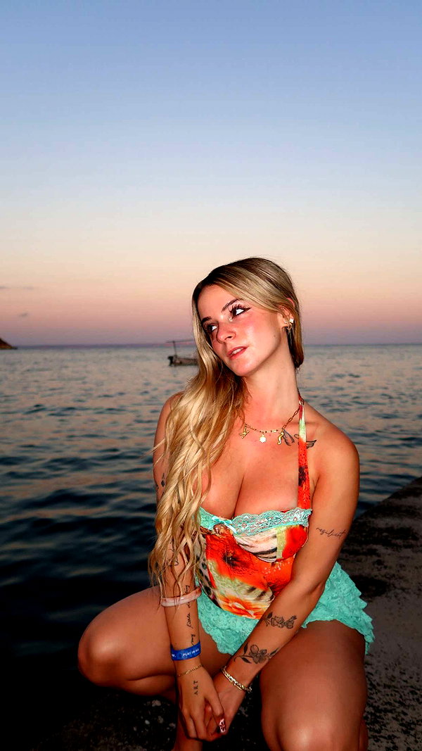 kaitlyn_krems snapchat image archive image