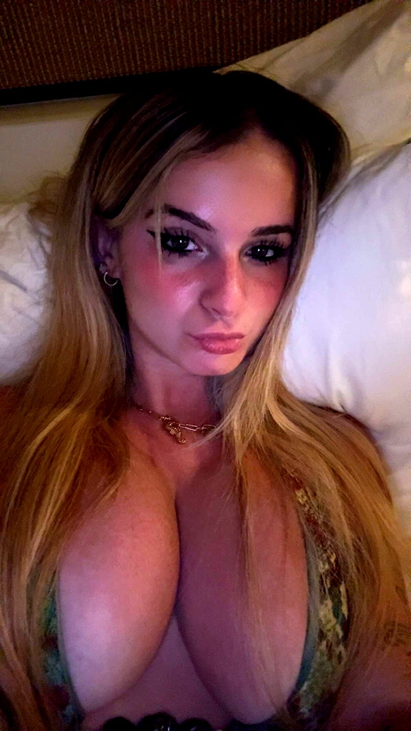 kaitlyn_krems snapchat image archive image