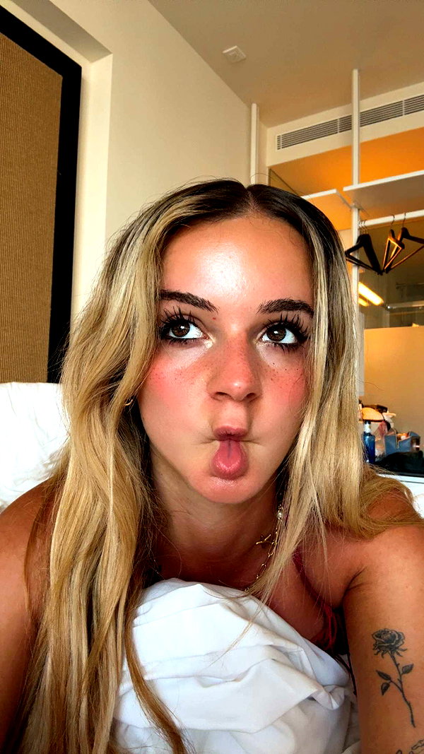 kaitlyn_krems snapchat image archive image