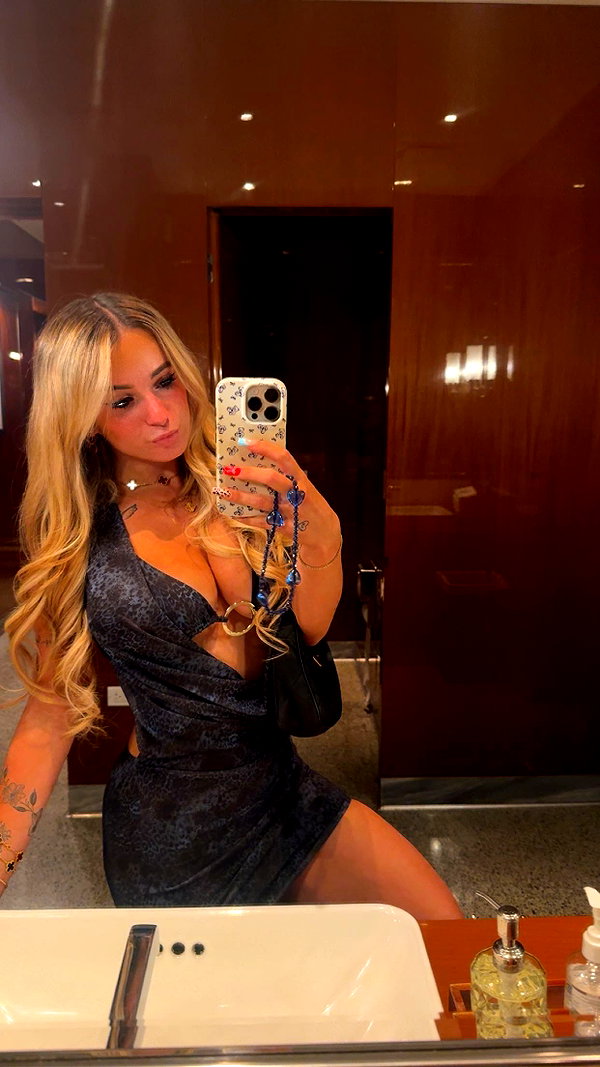 kaitlyn_krems snapchat image archive image
