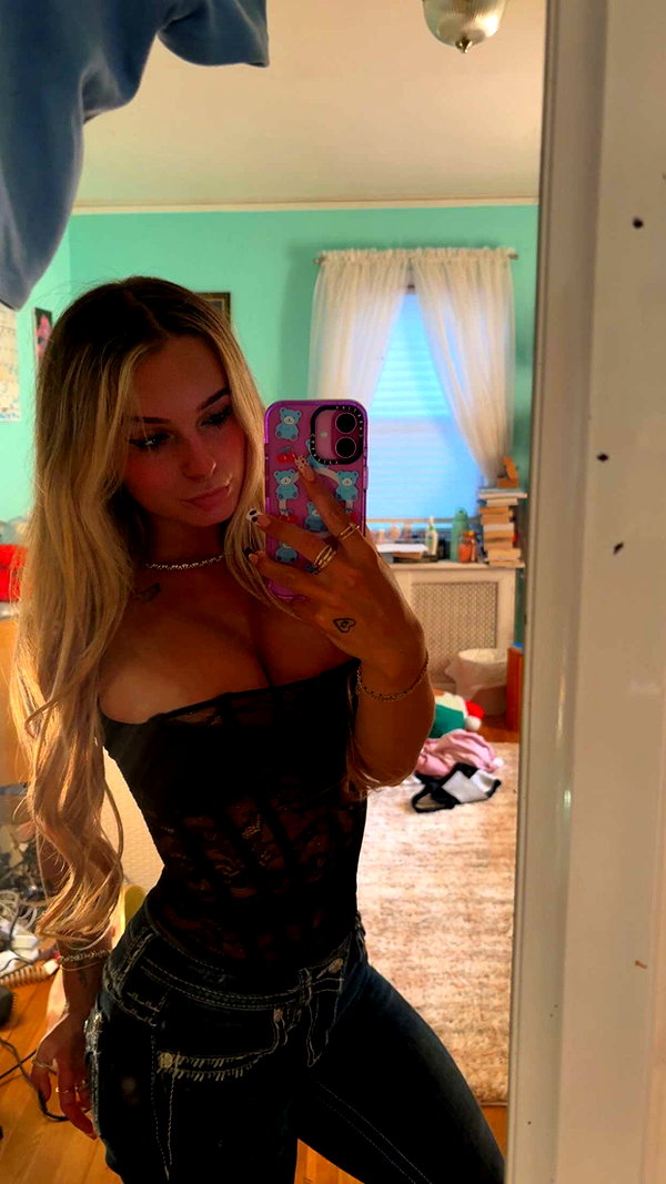 kaitlyn_krems snapchat image archive image