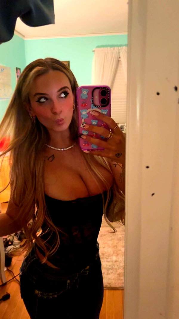 kaitlyn_krems snapchat image archive image