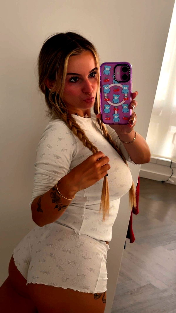 kaitlyn_krems snapchat image archive image