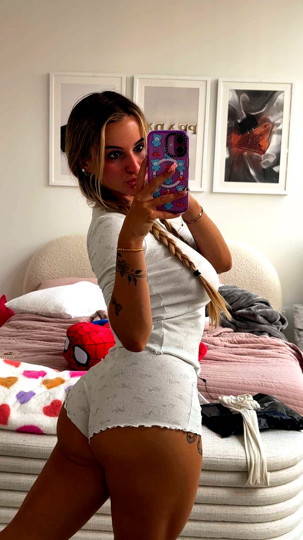 kaitlyn_krems snapchat image archive image