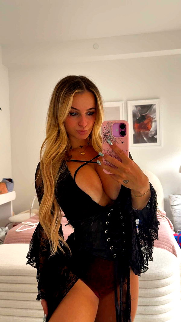 kaitlyn_krems snapchat image archive image