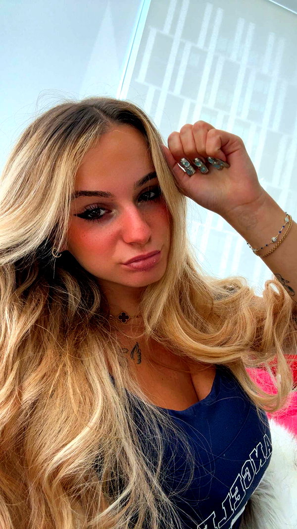 kaitlyn_krems snapchat image archive image