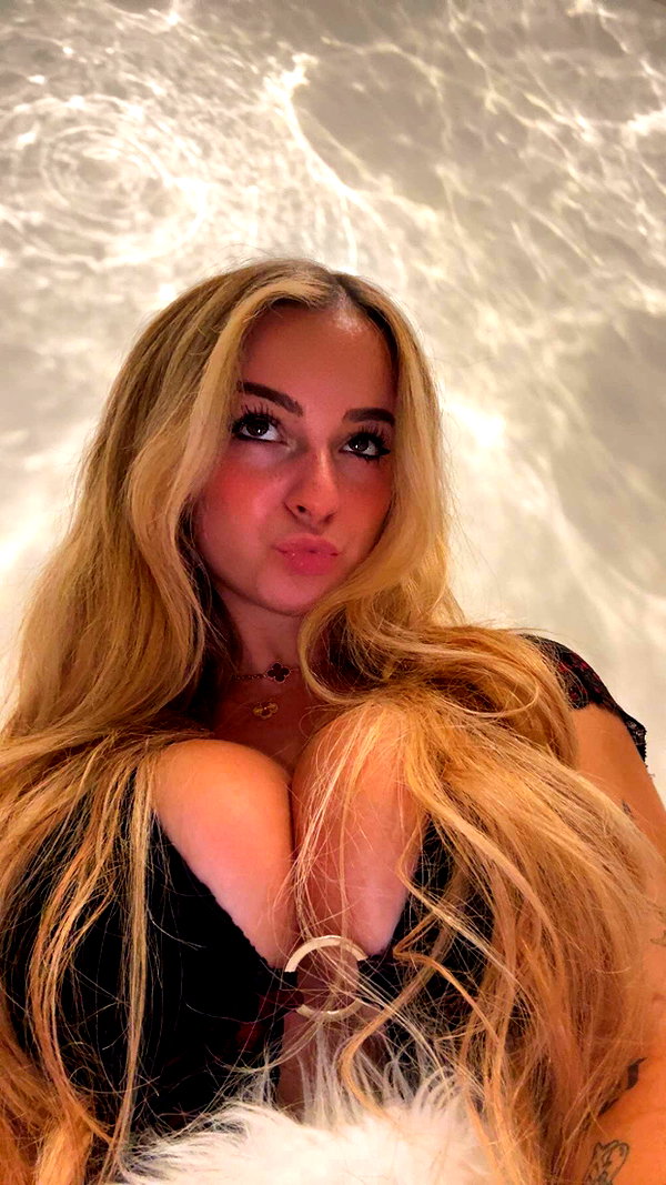 kaitlyn_krems snapchat image archive image