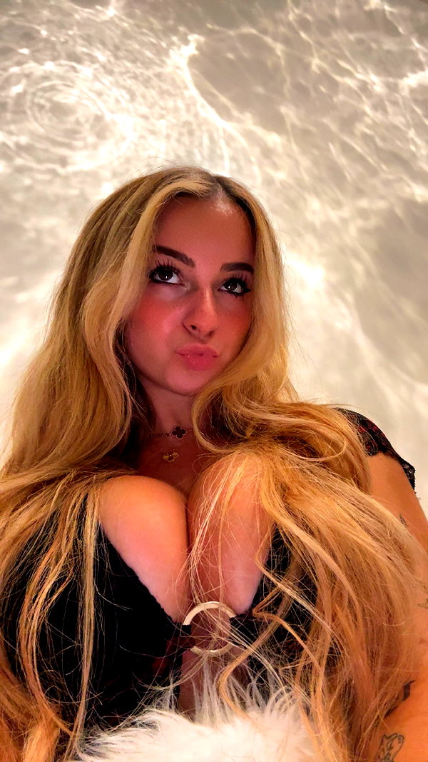 kaitlyn_krems snapchat image archive image