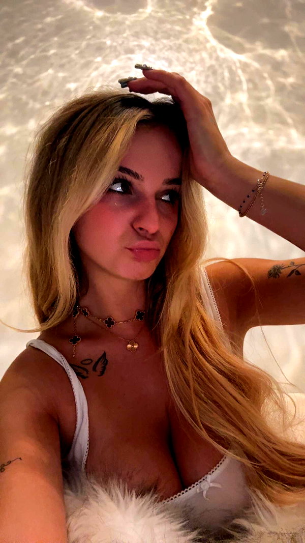 kaitlyn_krems snapchat image archive image