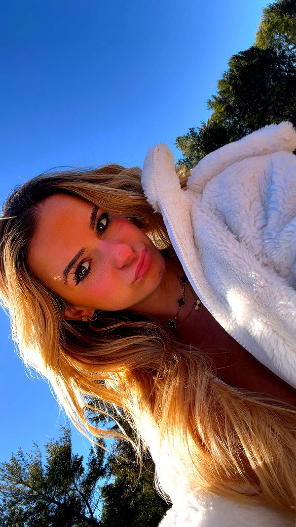 kaitlyn_krems image ~ Altpins