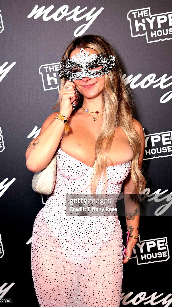 kaitlyn_krems image ~ Altpins