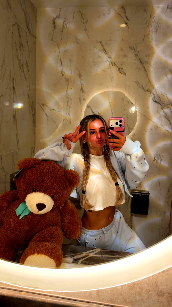 kaitlyn_krems image ~ Altpins