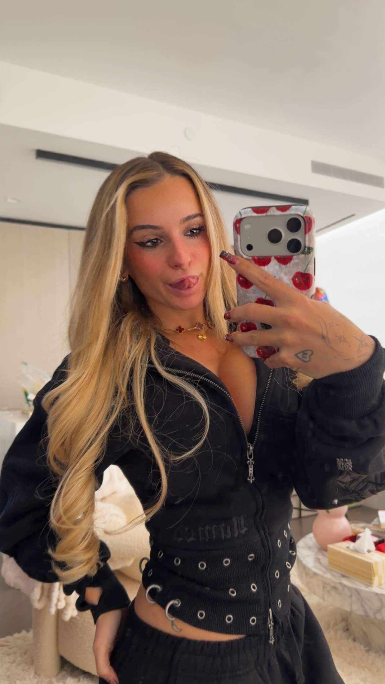 kaitlyn_krems snapchat image archive image