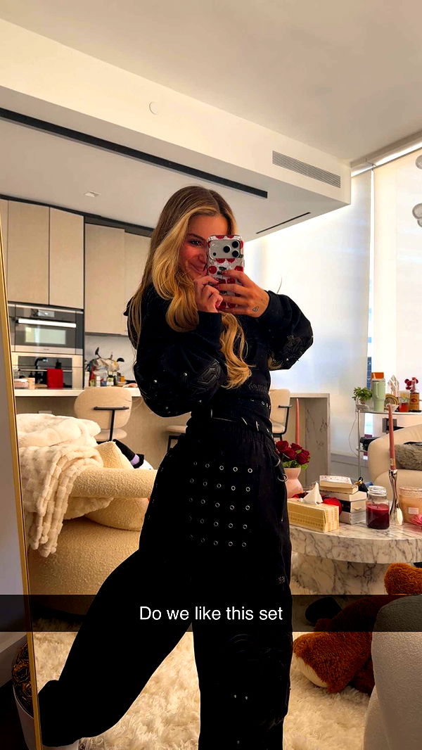 kaitlyn_krems image ~ Altpins