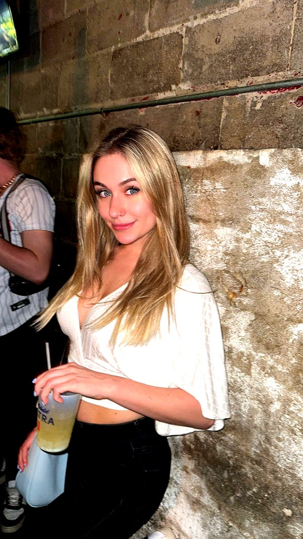 kayleedolisi image ~ Altpins